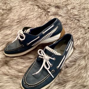 Navy and seersucker Sperry Top Sider Boat Shoes 9M